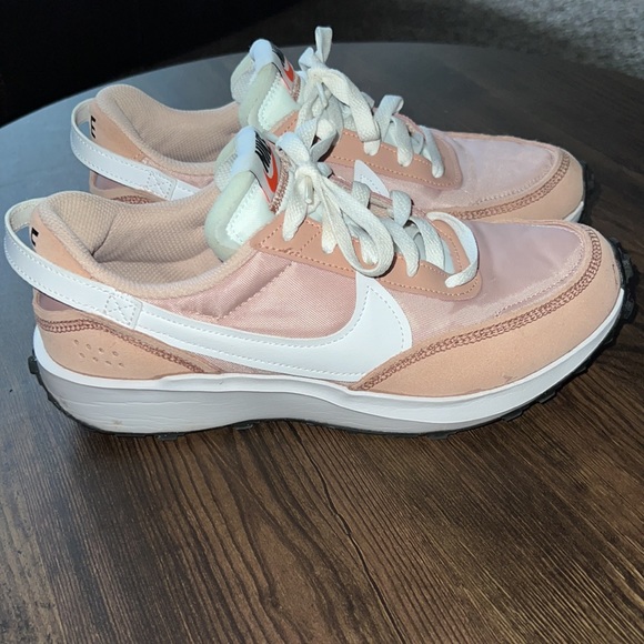 Nike shoes - Picture 3 of 6